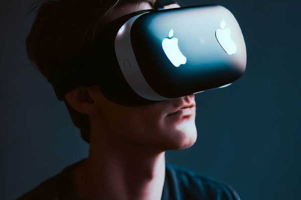 Apple представляет революционные VR-шлемы, открывая новую эру виртуальной реальности