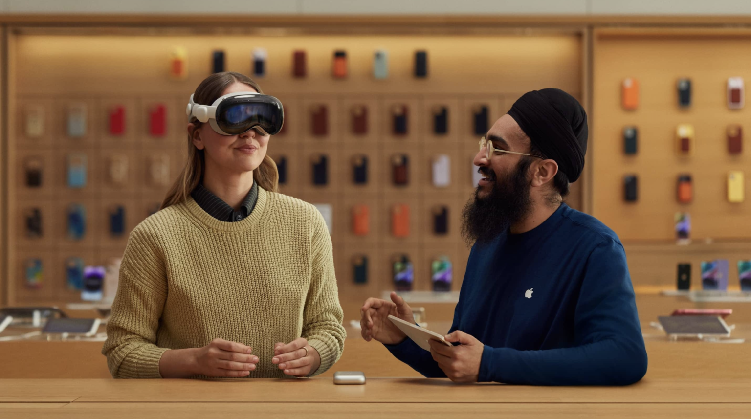 Демонстрации Apple Vision Pro в магазинах начнутся в день запуска и могут длиться до 25 минут.