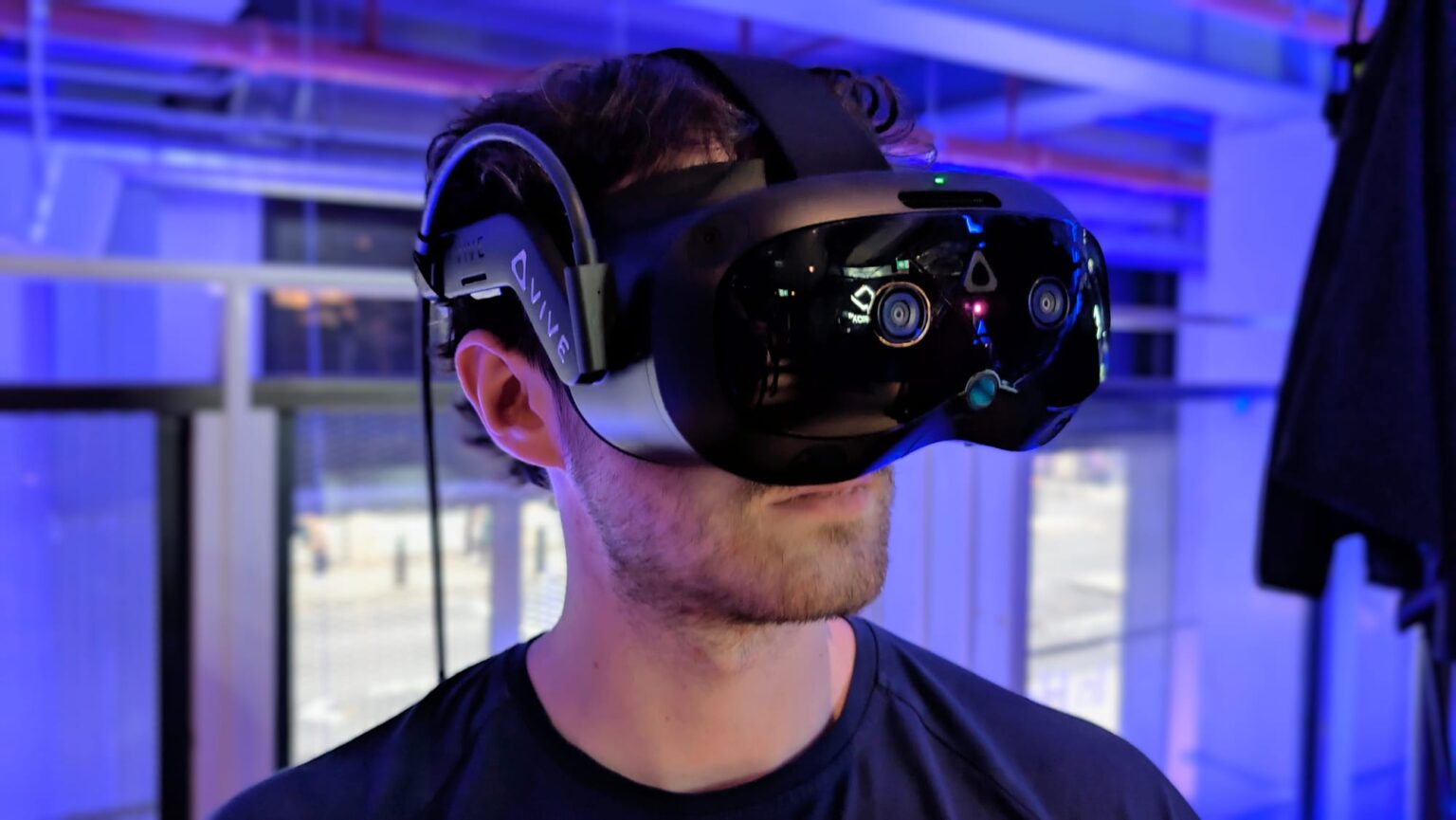 Опыт использования Vive Focus Vision: Беспотерный ПК VR через линзы Френеля
