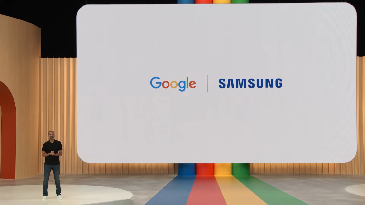 Google, похоже, готовит Play Store к выходу гарнитуры Samsung
